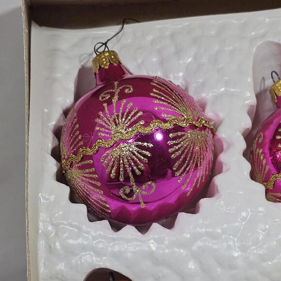 Vintage Christmas Classics Hand Decorated Glass Ornaments Two Gloss & Two Matte - Picture 4 of 8